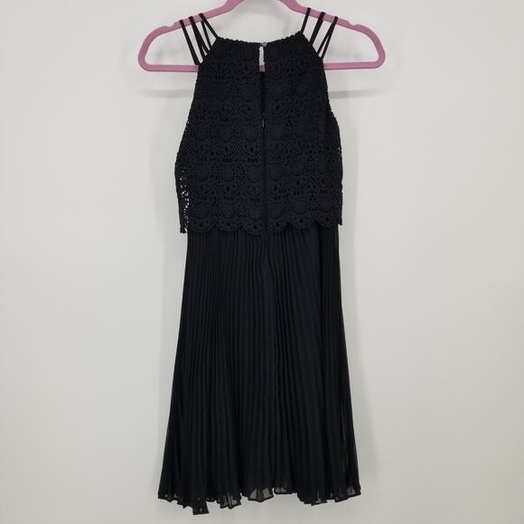 White House Black Market Crochet Lace Dress 00 Sleeveless Pleated Skirt Black - Picture 2 of 8
